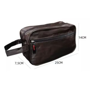 Neceser de viaje negro con medidas de 14 cm de alto, 7.5 cm de ancho y 25 cm de largo.